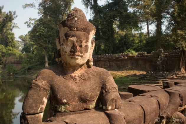 nicolas_dorey_cambodia_angkor_thom_bridge