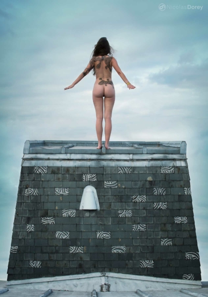 nicolas_dorey_face_au_mur